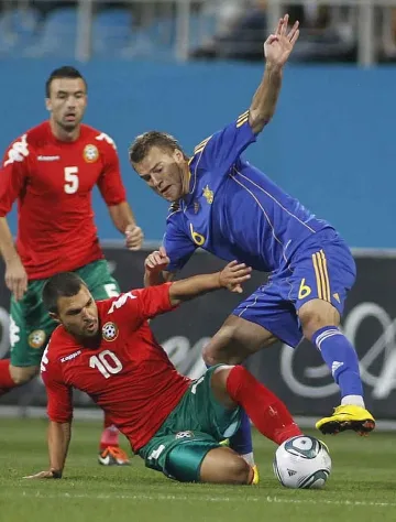 Треньорите на сватбата, националите гледат Уелс