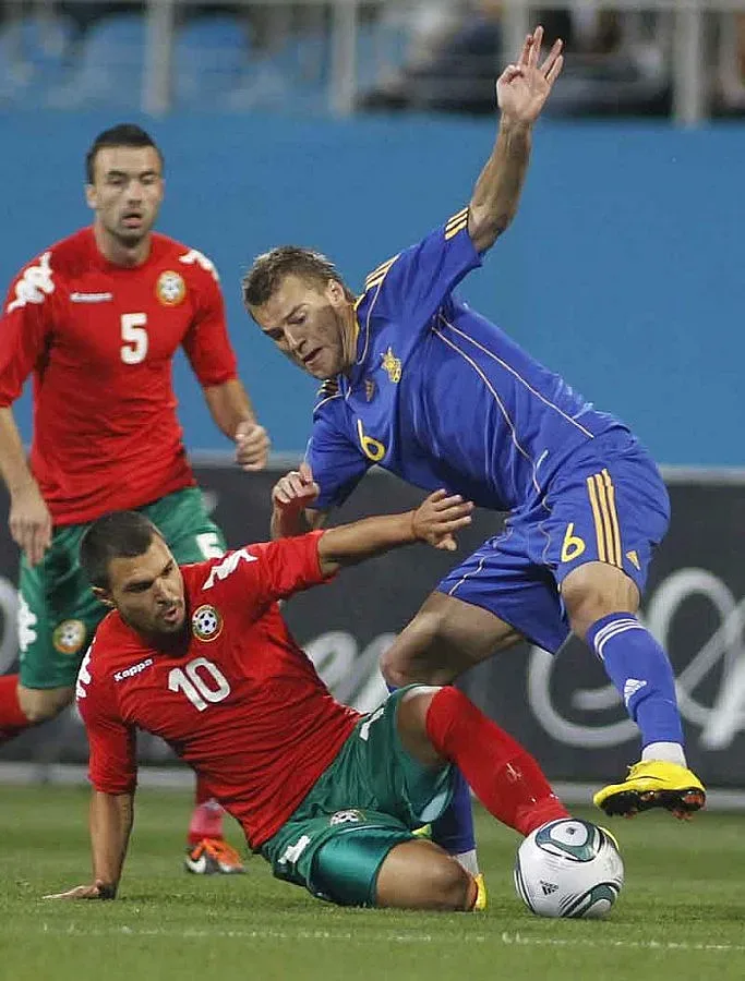 Треньорите на сватбата, националите гледат Уелс