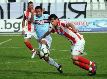 Коко Динев поиска титла навръх юбилея, отборът му изпоти "Звезда" за 2:2