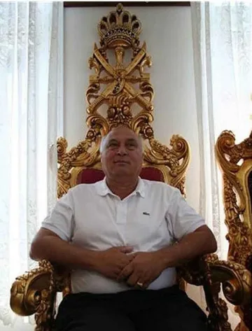 Преди 20 години Цар Киро живеел в двуетажна къщичка