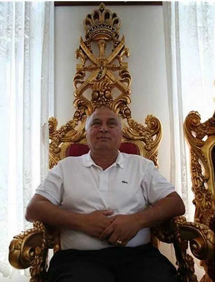 Преди 20 години Цар Киро живеел в двуетажна къщичка