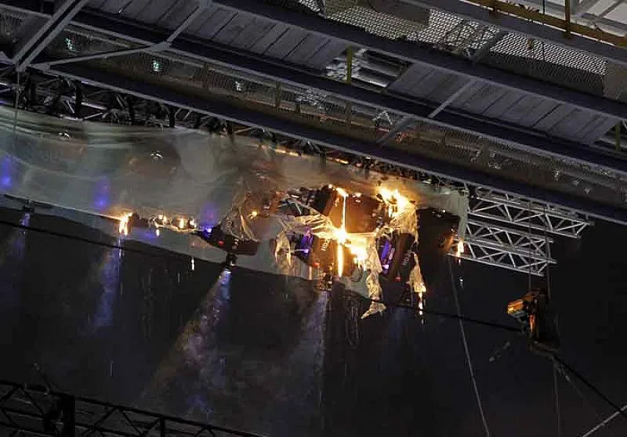 Горя покривът на новия стадион в Киев