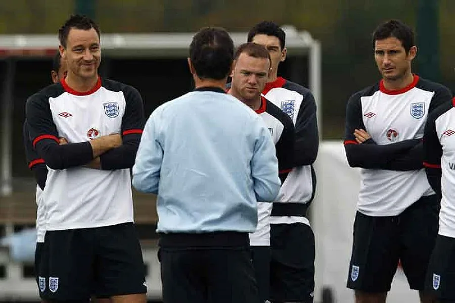 Треньорът на Англия: Пийте, но бийте