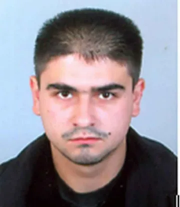 Арестант сви патрулка и офейка