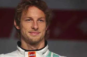 Бътън най-бърз в първата тренировка на Сузука, Фетел трети 