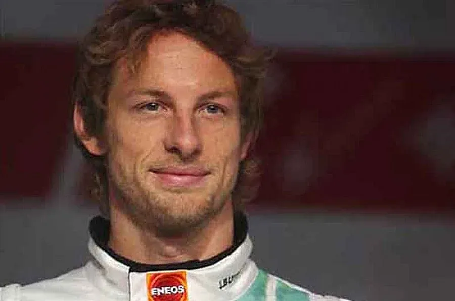 Бътън най-бърз в първата тренировка на Сузука, Фетел трети 