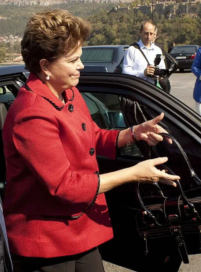 Русеф тайно на гроба на брат си