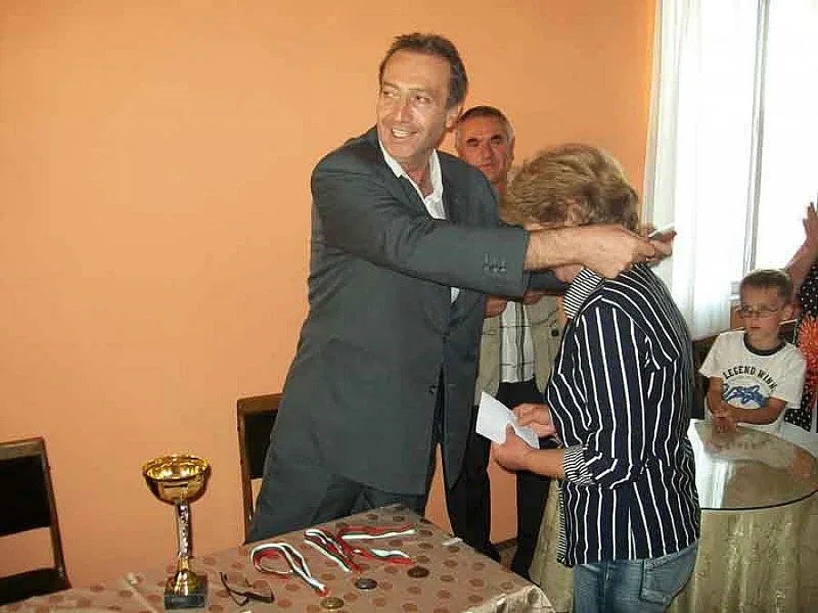 Емил Костадинов награди шахматисти ветерани