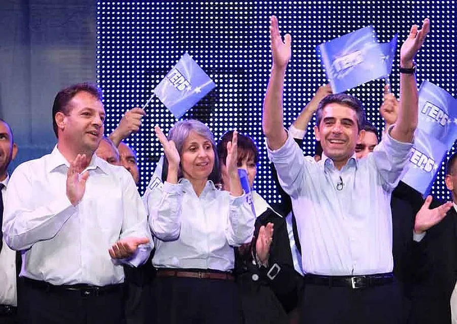 Ансамбъл "Българе" за Плевнелиев пред Царевец