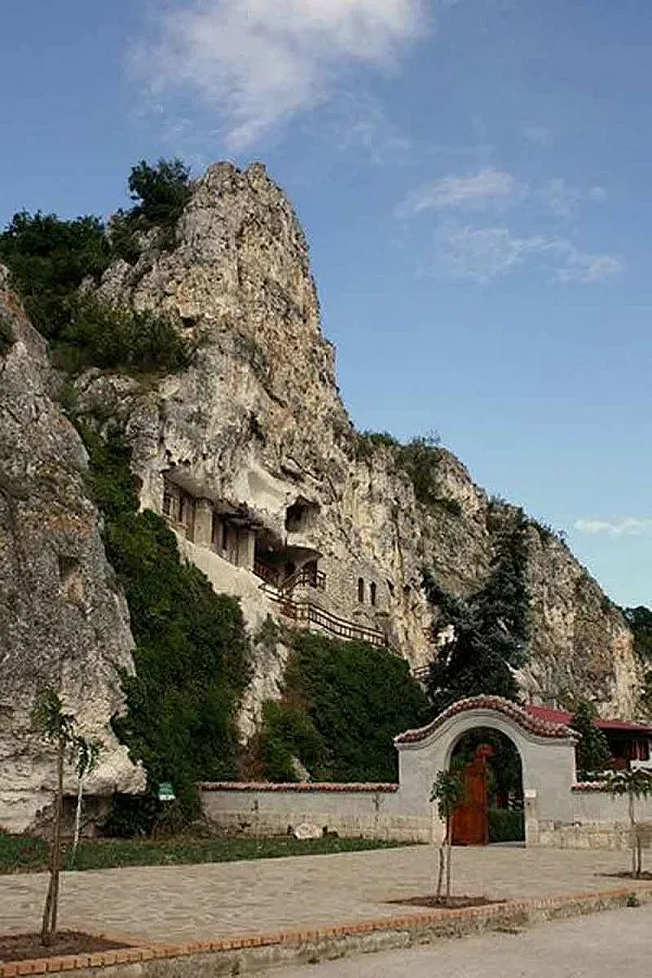 Нивото на Дунав удари и манастирите