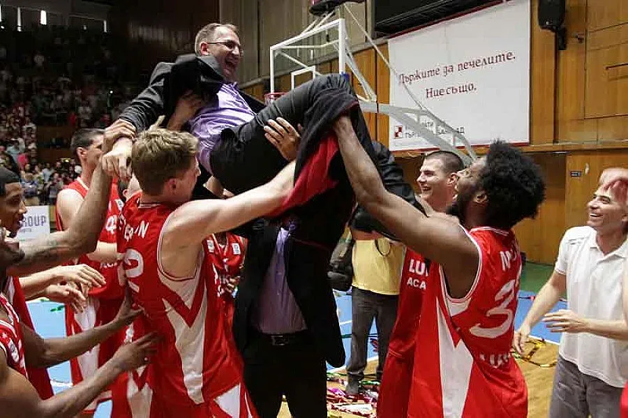 "Лукойл-Академик" влиза в групите за "Еврокъп"