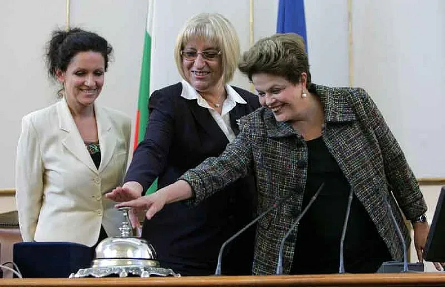 Дилма удари звънеца на парламента