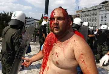 Отново бой и кръв в Атина