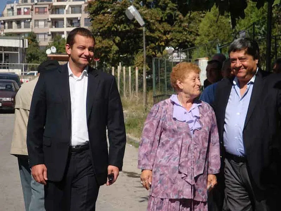 Пенсионерите благодарят на Джиков за своя клуб