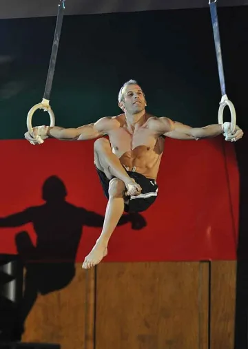 Гимнастиците спят в небостъргач