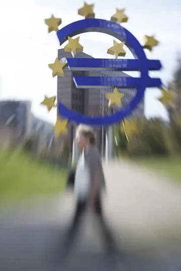 МВФ: Опасност от глобална рецесия през 2012 г.