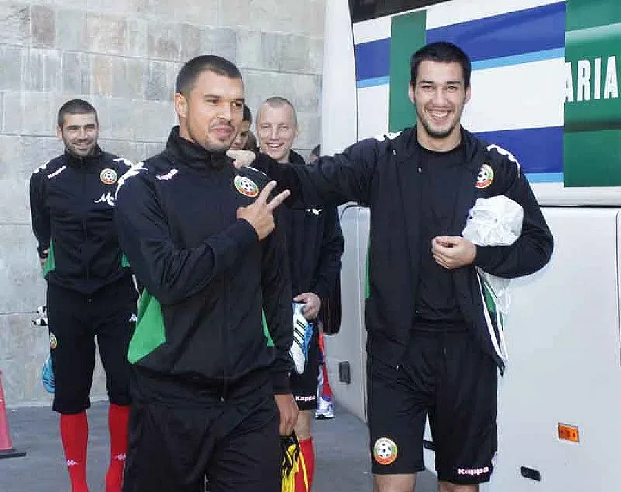 Националите сменят топката със стикове за голф