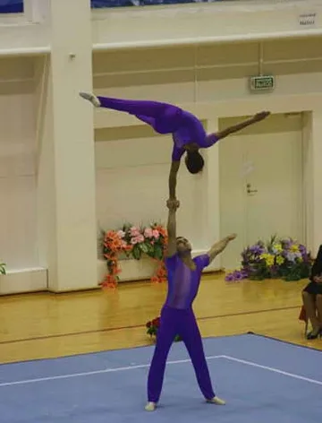 49 наши акробати тренират за Евро 2011