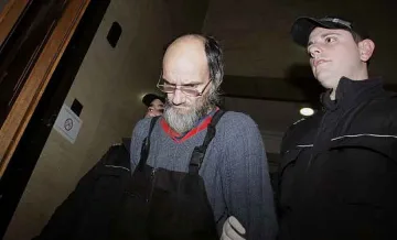 Съдят пещерния човек за грабеж