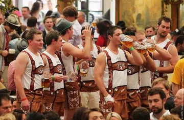 Октоберфест: изпиха 7,5 милиона литра бира, изядоха 118 вола