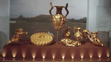 Даряват Дилма с Панагюрското съкровище 