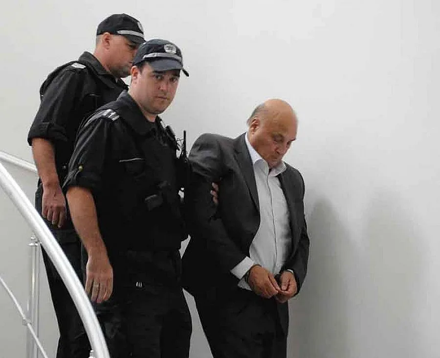 Цар Киро се стягал за банкер