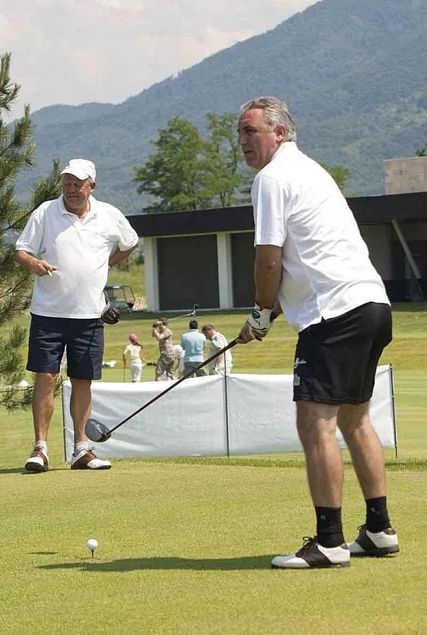 Шевченко чака Стоичков на голф