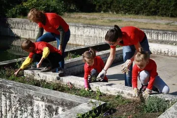 М-Тел доброволци с грамота от Националния исторически музей 