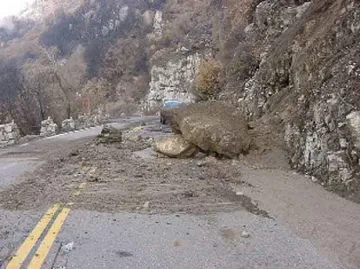 Свлачище в Армения отнесе българска кола