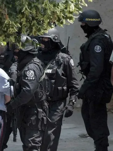 Удариха дедесари в операция "Глас"