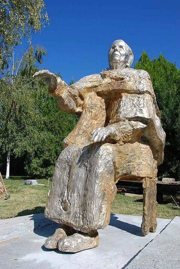 Почитат Ванга с паметник 100 години след рождението й