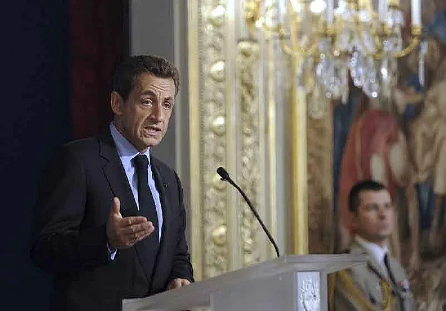 Рейтингът на Саркози се сгромоляса