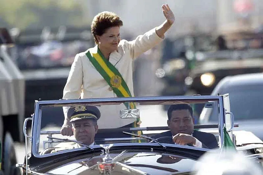 Дилма гледа България от Царевец