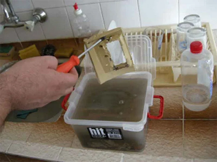 Закопчаха нашенец в ЮАР, клонирал банкови карти