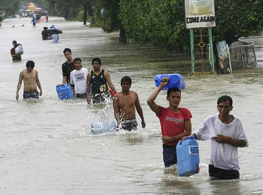 Втори тайфун връхлетя удавените в дъжд Филипини 
