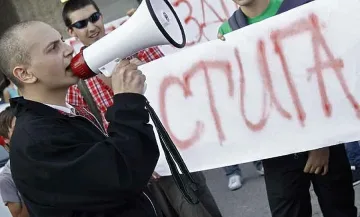 Протести и ремонти блокират жълтите павета