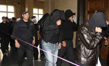 Пуснаха и 17-те катаджии от Палките-2