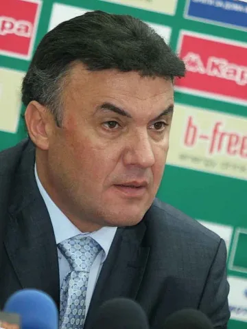 Боби не иска Любо Пенев