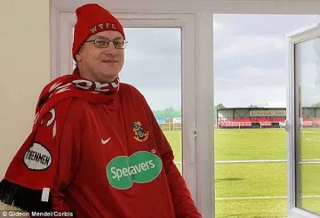 Английски фен се нанесе на стадион