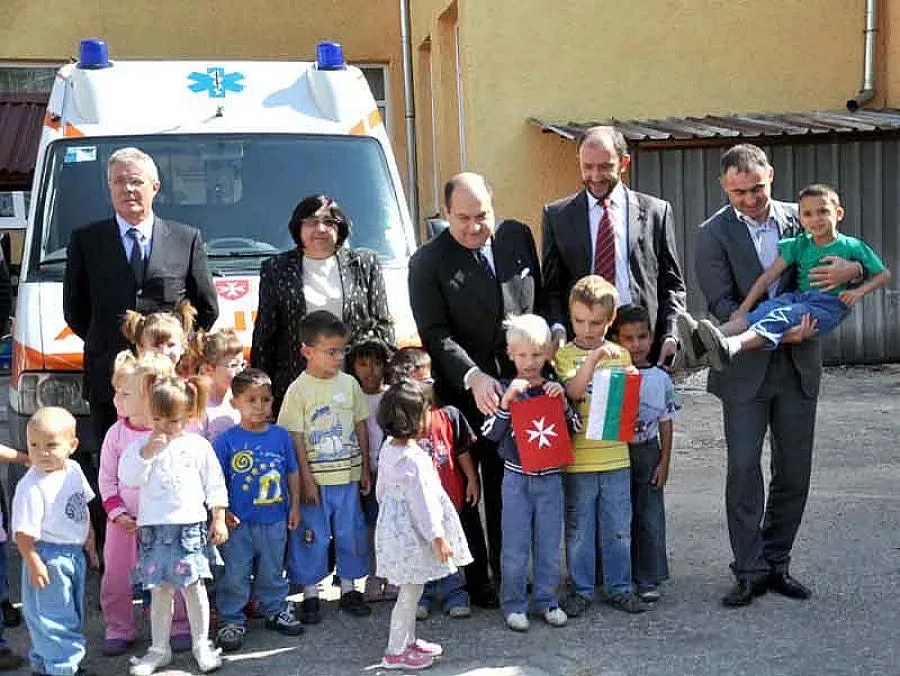 Малтийският орден дари линейка на изоставени деца