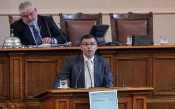 Дянков компенсира дупка в НОИ с приходи от митниците