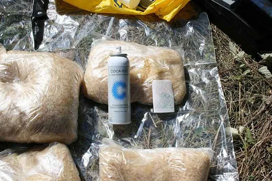 Закопчаха наркодилъри по време на сделка