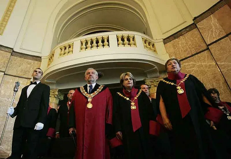 Енергия и инат си пожелаха в СУ