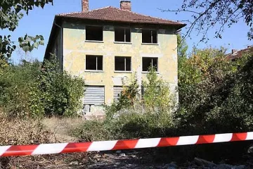 Бивш техникум станал ромско гето