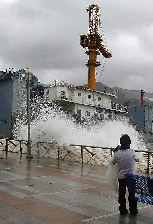 Несат парализира Хонг Конг