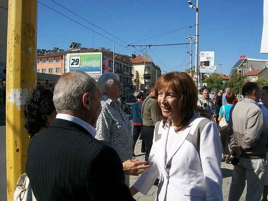 Оръжейници посрещат кандидат-кмет като свой