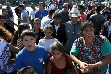 Хвърлиха бутилки с нафта по ромска махала