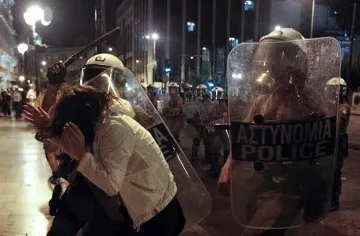 Безредици и сълзотворен газ в Гърция