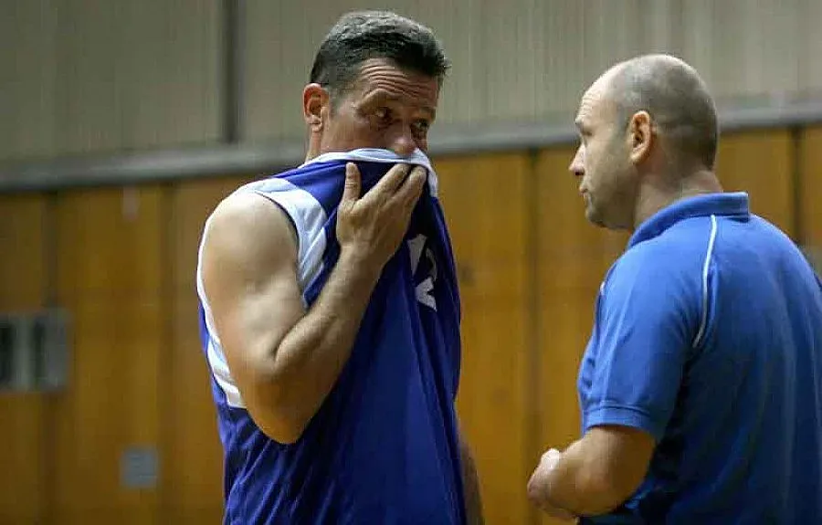 Георги Младенов с почетния знак на президента