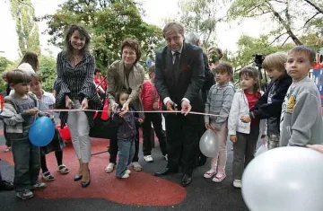 Мобилтел откри детска площадка 